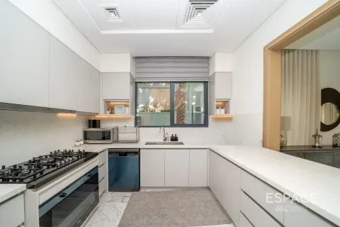 Villa in Al Furjan, Dubai 4 bedrooms, 331 sq.m. № 122724 - photo 8