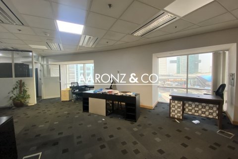 Oficina en Sheikh Zayed Road, Dubai, 150 m², № 55307 - foto 1
