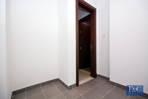 Apartment in Al Wasl, Dubai 2 bedrooms, 125 sq.m. № 103829 - photo 16