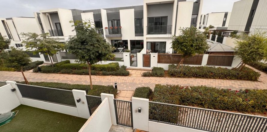 Adosado en Dubai, 4 dormitorios, 230 m², № 77959