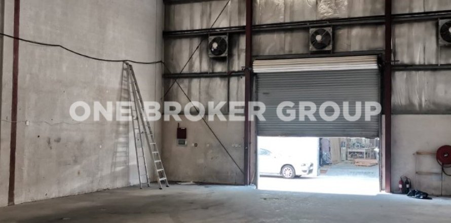 Warehouse in Dubai Investment Park, Dubai 2043.8 sq.m. № 1195