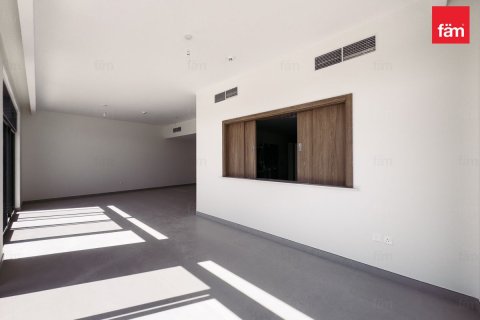 Villa in Dubai 5 bedrooms, 370.3 sq.m. № 93399 - photo 2