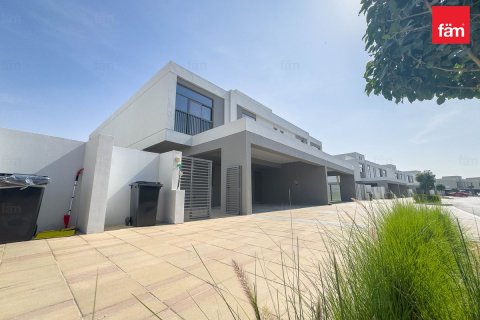 Villa in Dubai 5 bedrooms, 370.3 sq.m. № 93399