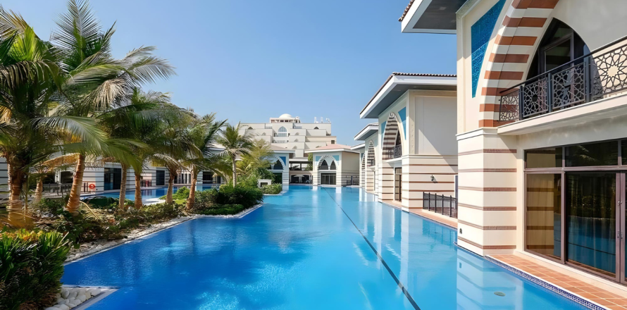 Villa in Palm Jumeirah, Dubai 4 bedrooms, 1144 sq.m. № 54525