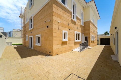 Купить виллу в Дубае: 6 спален, 790м², № 103245 - фото 2