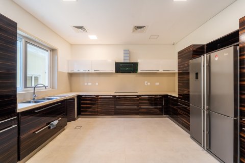 Купить виллу в Дубае: 6 спален, 790м², № 103245 - фото 11