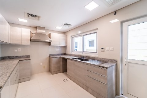 Купить виллу в Дубае: 6 спален, 790м², № 103245 - фото 9