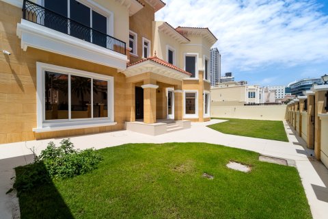 Купить виллу в Дубае: 6 спален, 790м², № 103245 - фото 4