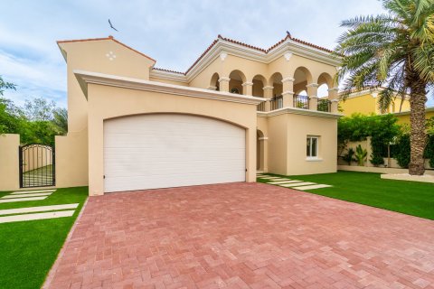 Купить виллу в Дубае: 5 спален, 409м², № 103244 - фото 2