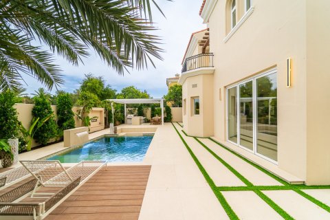 Купить виллу в Дубае: 5 спален, 409м², № 103244 - фото 4