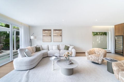 Купить виллу в Дубае: 5 спален, 409м², № 103244 - фото 21