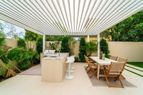 Купить виллу в Дубае: 5 спален, 409м², № 103244 - фото 6