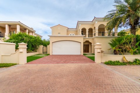 Купить виллу в Дубае: 5 спален, 409м², № 103244 - фото 3