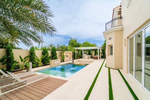 Вилла в Дубае, 5 спален, 409м², № 103244