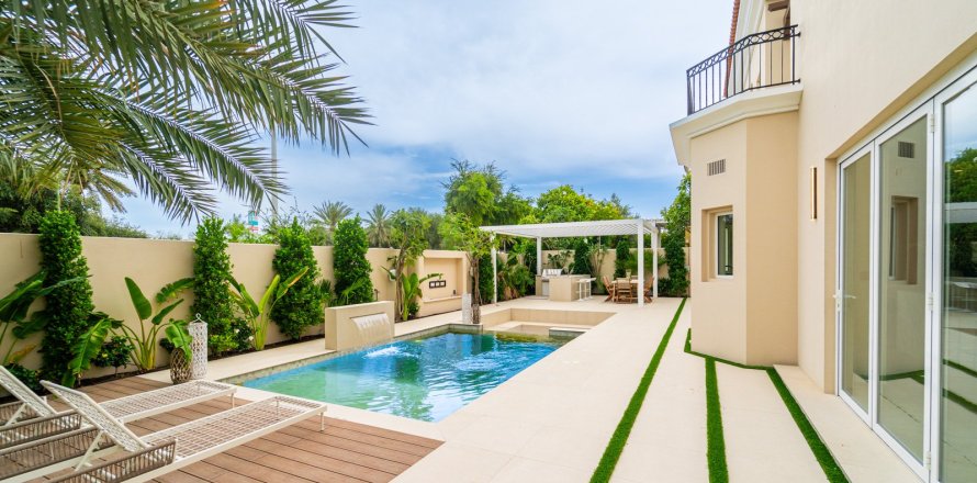 Вилла в Дубае, 5 спален, 409м², № 103244
