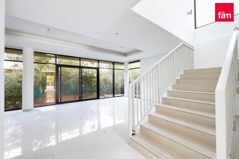 Villa à Dubai, 5 chambres, 442.3 m², № 53159 - photo 2