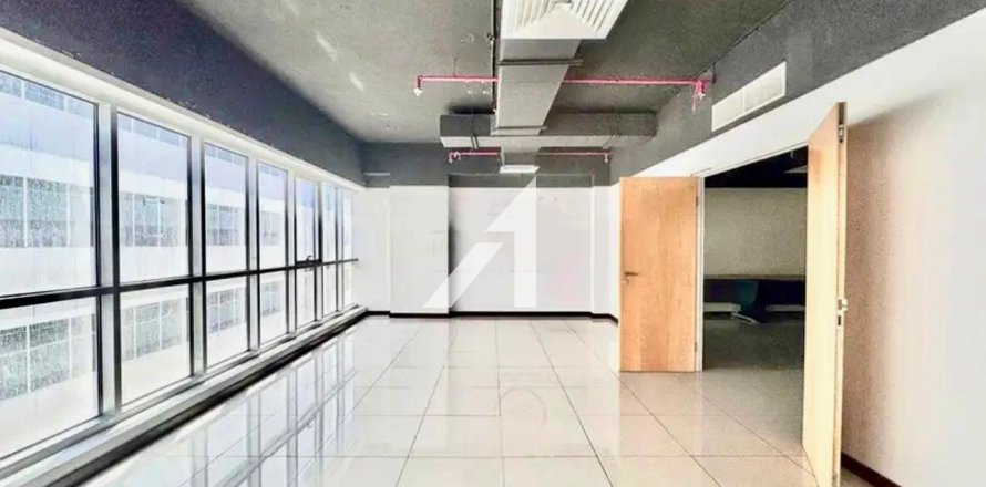 Oficina en Dubai, 75 m², № 69063