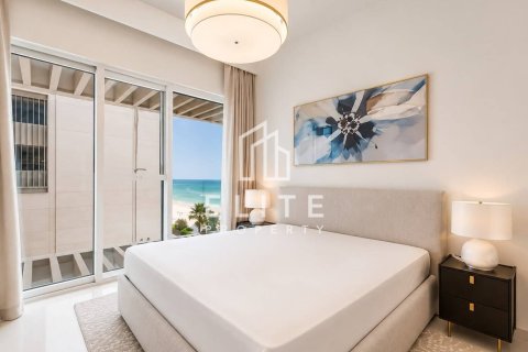 Apartment in EMAAR Beachfront, Dubai Harbour, Dubai 2 bedrooms, 130 sq.m. № 121238 - photo 16