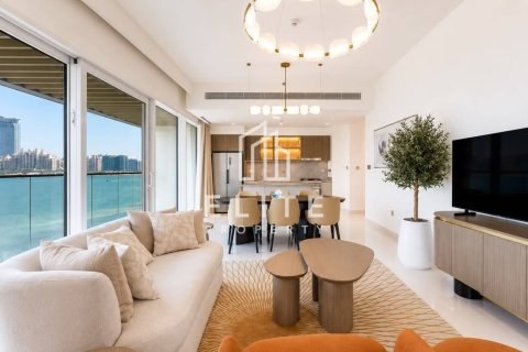 Apartment in EMAAR Beachfront, Dubai Harbour, Dubai 2 bedrooms, 130 sq.m. № 121238 - photo 17