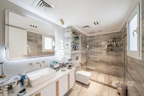 Villa in Springs 4, The Springs, Dubai 4 bedrooms, 228 sq.m. № 72434 - photo 17