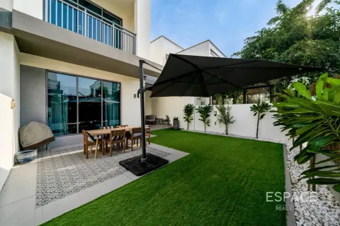 Купить виллу в Дубай Хилс Эстейт, Дубай: 3 спальни, 211м², № 72436 - фото 1