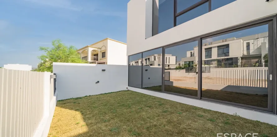 Villa à Al Furjan, Dubai, 4 chambres, 325 m², № 72439