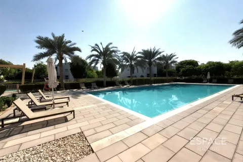 Adosado en Mudon, Dubai, 3 dormitorios, 216 m², № 72440 - foto 1