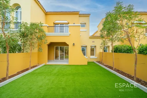 Купить виллу в Арабиан Ранчес, Дубай: 3 спальни, 175м², № 72437 - фото 1