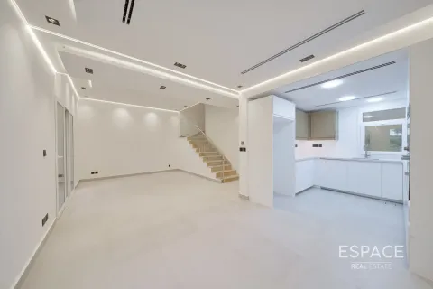 Купить виллу в Арабиан Ранчес, Дубай: 3 спальни, 175м², № 72437 - фото 4