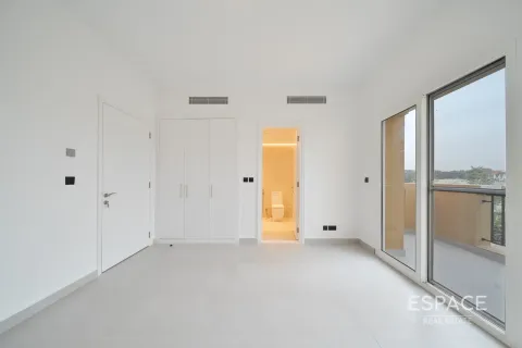 Купить виллу в Арабиан Ранчес, Дубай: 3 спальни, 175м², № 72437 - фото 12