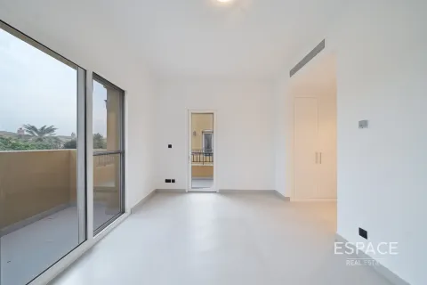 Купить виллу в Арабиан Ранчес, Дубай: 3 спальни, 175м², № 72437 - фото 14