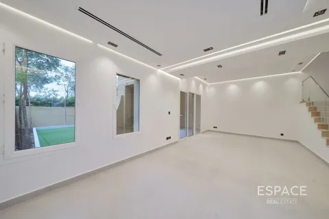 Купить виллу в Арабиан Ранчес, Дубай: 3 спальни, 175м², № 72437 - фото 3