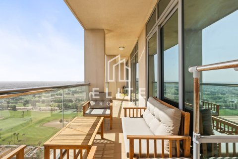 Appartement à Golf Towers, The Views, Dubai, 2 chambres, 131 m², № 121213