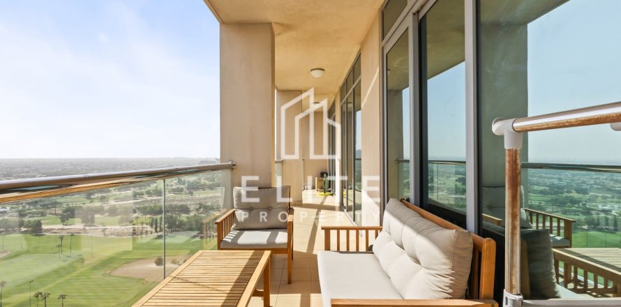 Appartement à Golf Towers, The Views, Dubai, 2 chambres, 131 m², № 121213