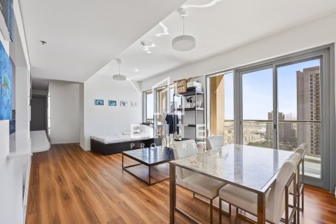 Appartement à Golf Towers, The Views, Dubai, 2 chambres, 131 m², № 121213 - photo 4