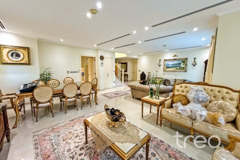 Villa in Legacy, Jumeirah Park, Dubai 4 bedrooms, 314.01 sq.m. № 119766 - photo 3