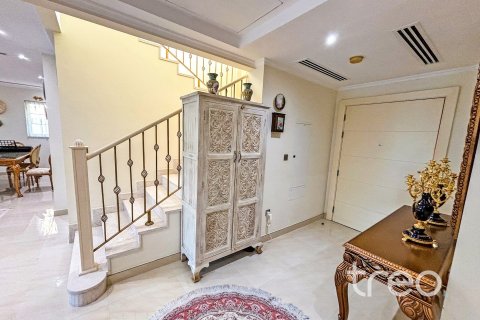 Villa in Legacy, Jumeirah Park, Dubai 4 bedrooms, 314.01 sq.m. № 119766 - photo 15