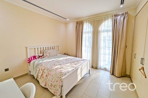 Villa in Legacy, Jumeirah Park, Dubai 4 bedrooms, 314.01 sq.m. № 119766 - photo 23