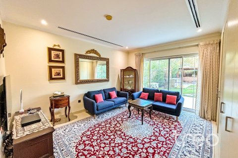 Villa in Legacy, Jumeirah Park, Dubai 4 bedrooms, 314.01 sq.m. № 119766 - photo 12