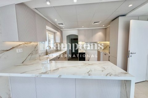 Villa in The Lakes, Dubai 4 bedrooms, 329.06242600 sq.m. № 63699 - photo 10