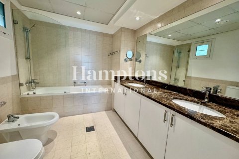 Villa in The Lakes, Dubai 4 bedrooms, 329.06242600 sq.m. № 63699 - photo 5