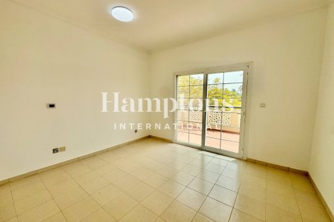 Villa in The Lakes, Dubai 4 bedrooms, 329.06242600 sq.m. № 63699 - photo 11