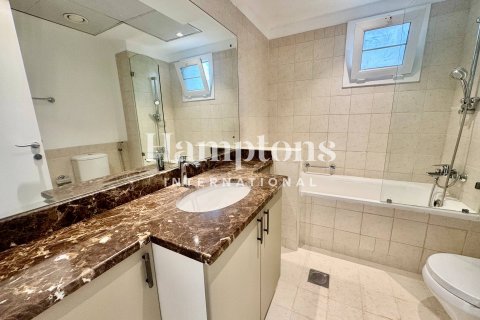 Villa in The Lakes, Dubai 4 bedrooms, 329.06242600 sq.m. № 63699 - photo 6