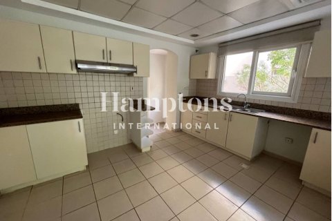 Villa in Meadows 1, Meadows, Dubai 5 bedrooms, 353.49591500 sq.m. № 63698 - photo 14