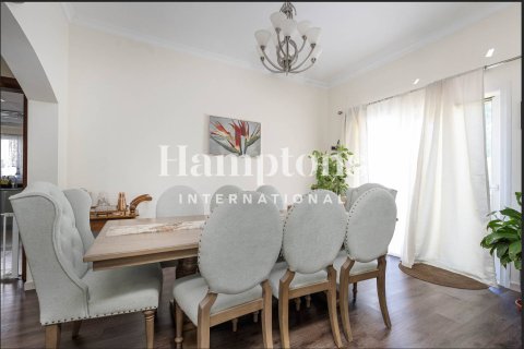 Villa in Meadows 1, Meadows, Dubai 5 bedrooms, 353.49591500 sq.m. № 63698 - photo 4