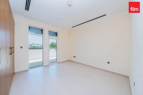 Снять в аренду виллу в Jumeirah Park, Дубай: 3 спальни, 510м², № 109841 - фото 17