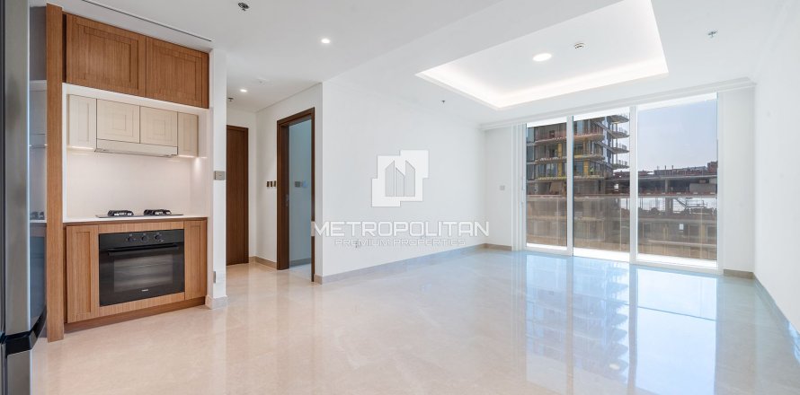 Apartment in EMAAR Beachfront, Dubai Harbour, Dubai 1 bedroom, 74 sq.m. № 16000