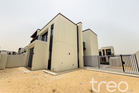 Townhouse in Arabian Ranches 3, Dubai 4 bedrooms, 298.59 sq.m. № 119870 - photo 2
