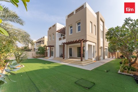 Villa en Dubai, 4 dormitorios, 635.9 m², № 121987 - foto 7