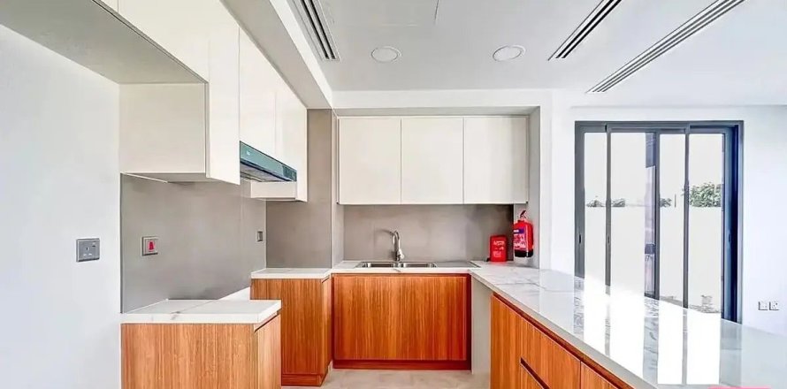 Villa en Dubai, 4 dormitorios, 305.4 m², № 95802